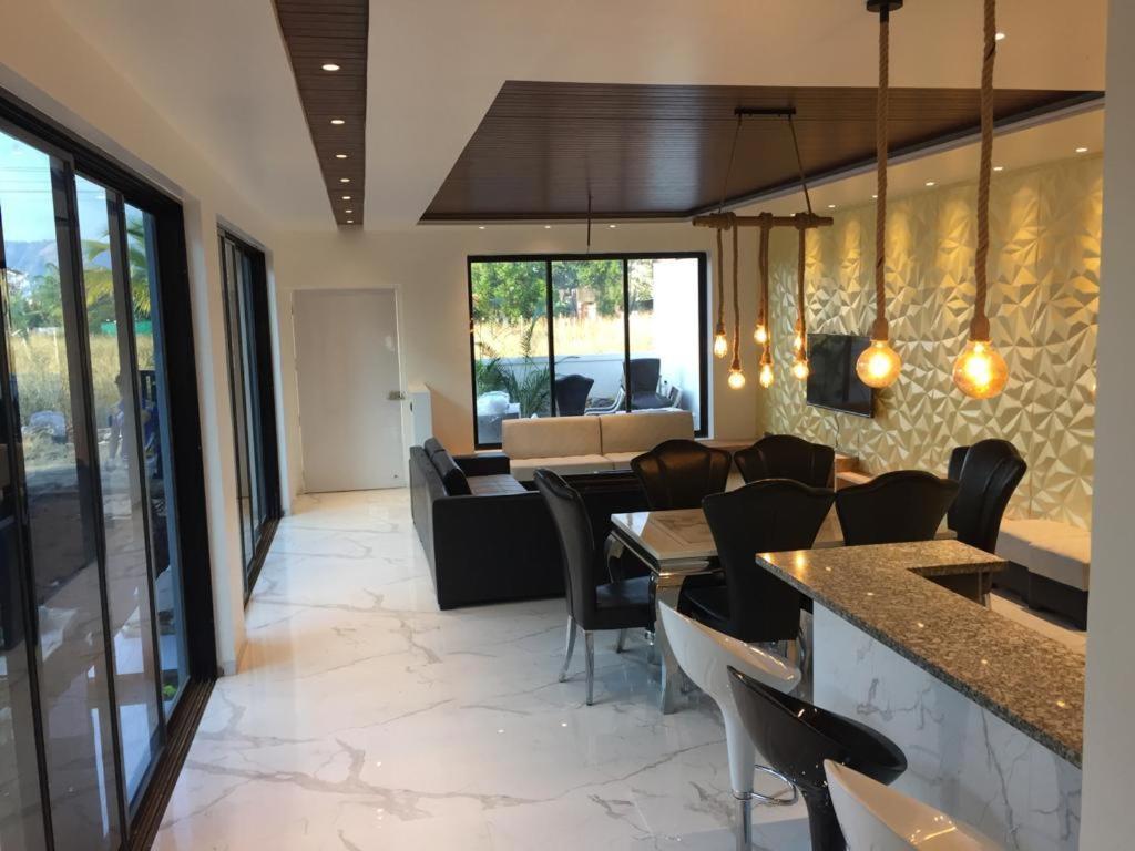 Platinum Villa 3Bhk Лонавала Екстериор снимка